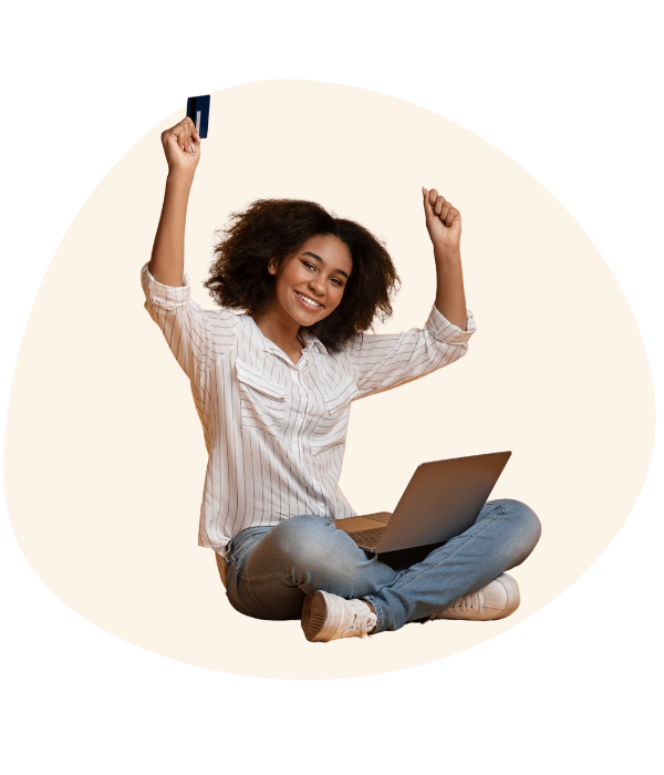 Asesora de SRAWEB señalando la información de contacto